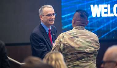 Steve Isakowitz greets Tech Expo attendees