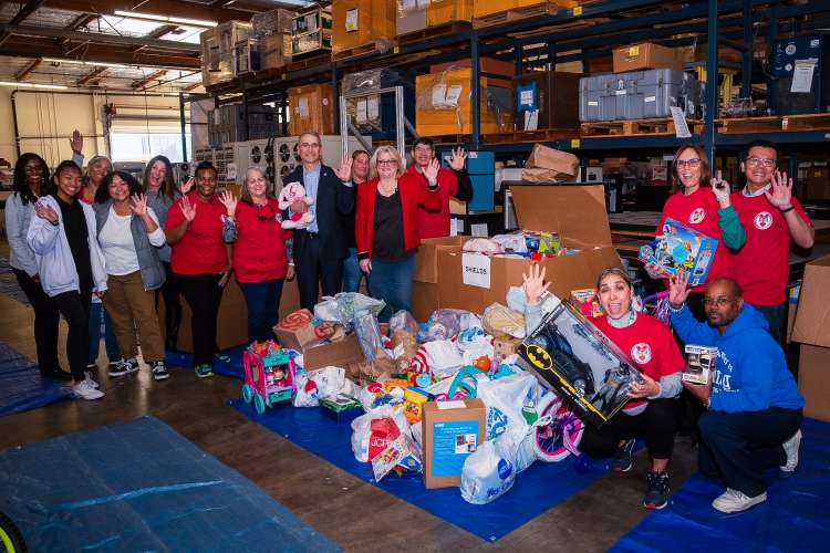 Holiday Food & Gift Drive-West, 20191218-Stur-007